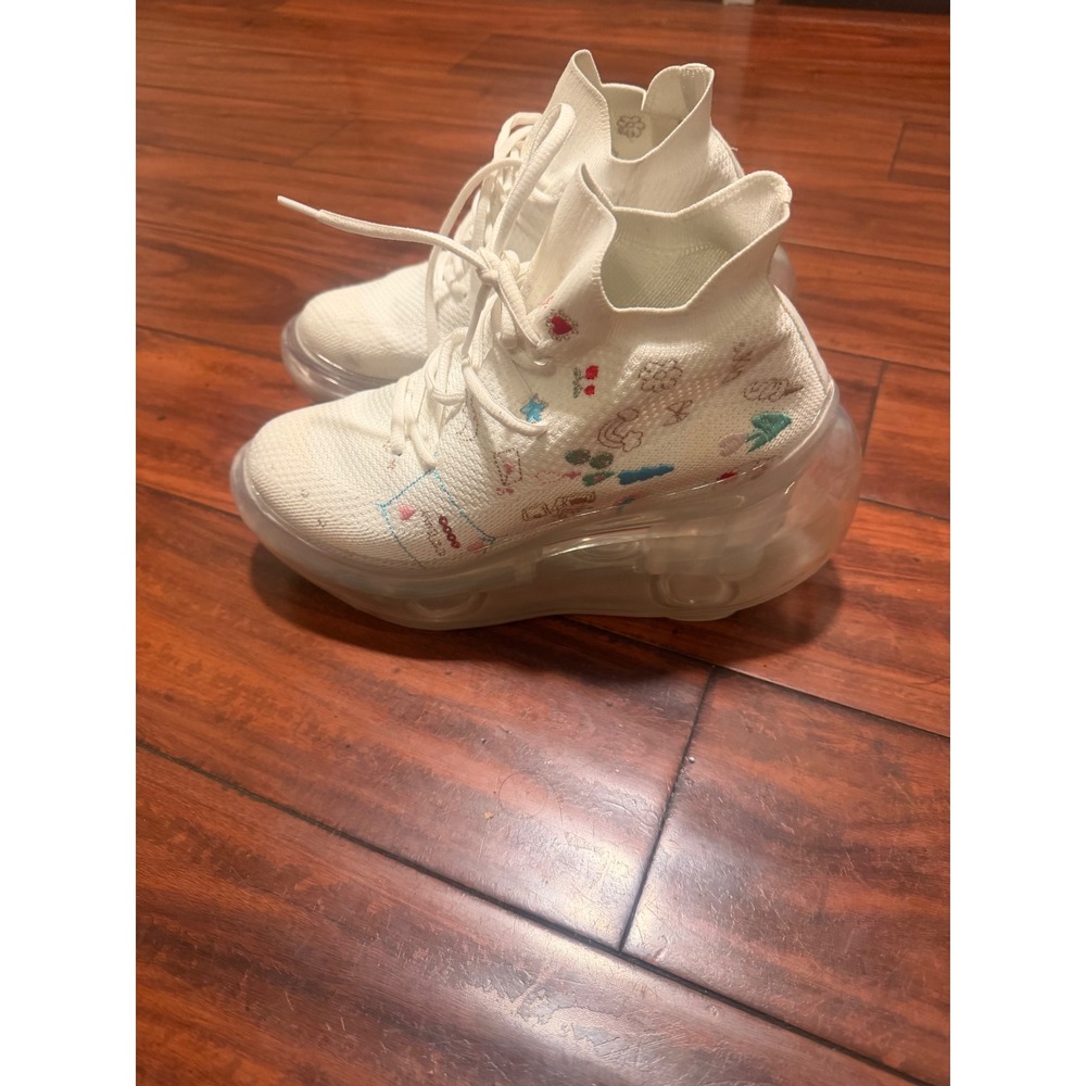 Jenny Fax Hana Embroidery sneakers featuring a white knit upper decorated Sz 8 - Picture 3 of 11